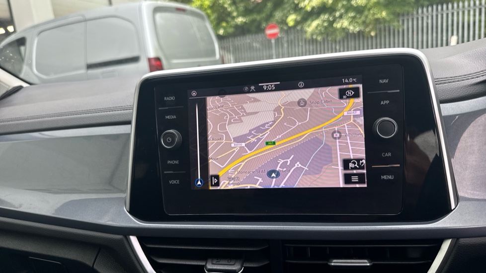 Volkswagen T-Roc 1.5 TSI Style 5dr DSG Petrol Hatchback - Image 27