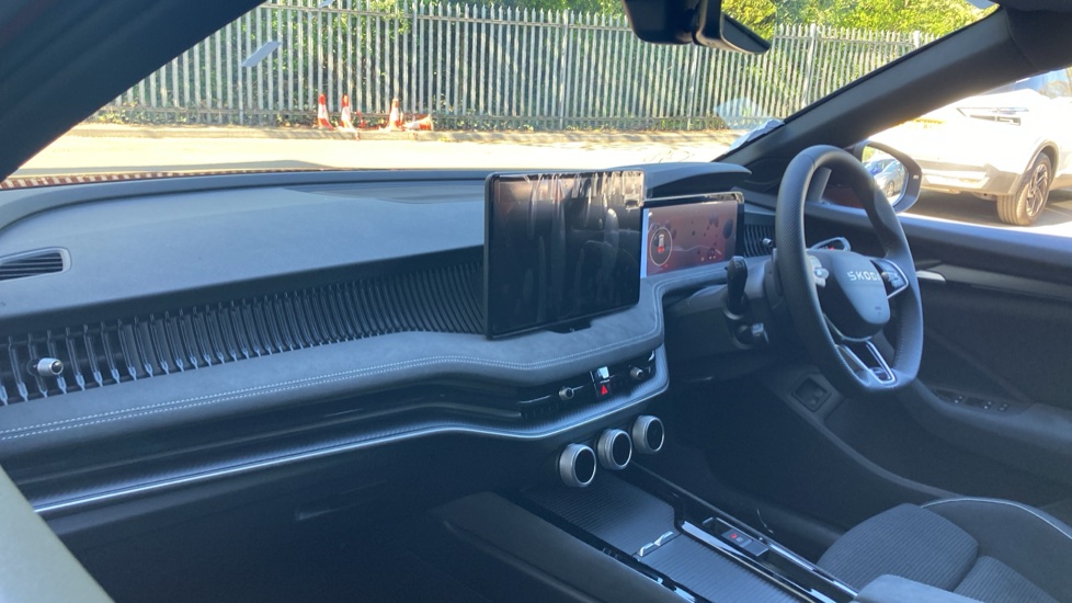 Skoda Superb 1.5 TSI iV Sportline 5dr DSG Estate - Image 2