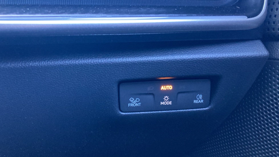 Skoda Superb 1.5 TSI iV Sportline 5dr DSG Estate - Image 29