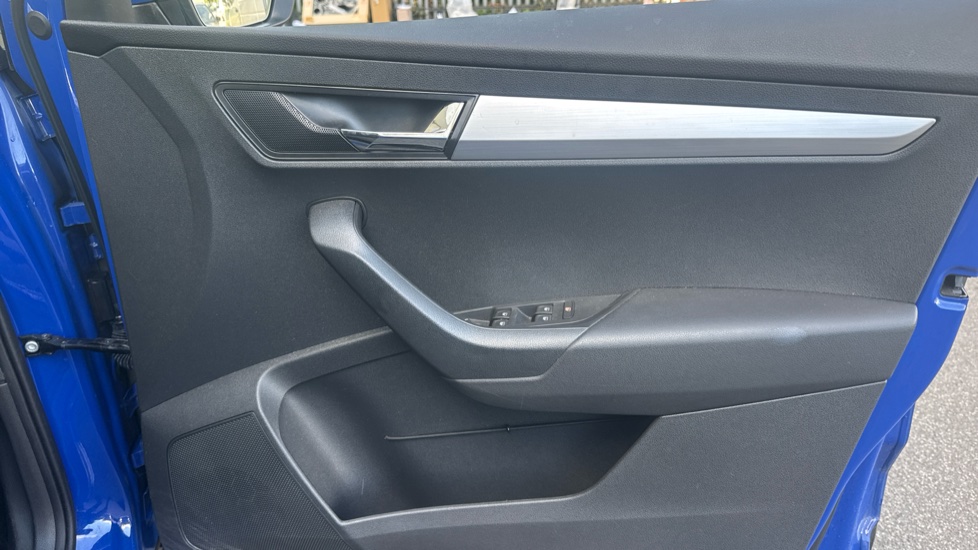 Skoda Karoq 1.0 TSI SE Technology 5dr Petrol Estate - Image 19