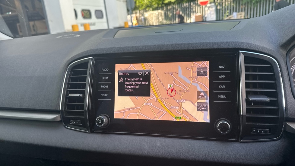 Skoda Karoq 1.0 TSI SE Technology 5dr Petrol Estate - Image 25