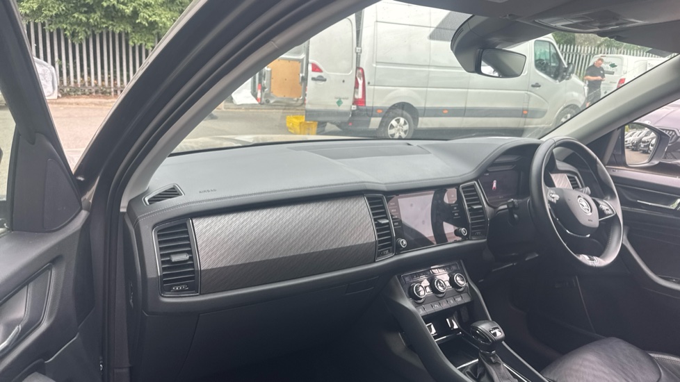 Skoda Kodiaq 1.5 TSI SE L Executive 5dr DSG [7 Seat] Petrol Estate - Image 2