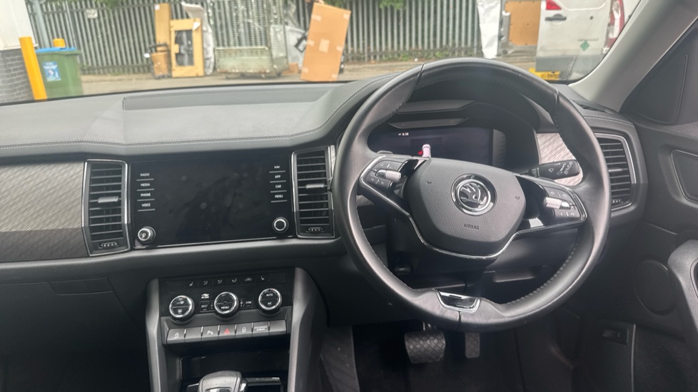 Skoda Kodiaq 1.5 TSI SE L Executive 5dr DSG [7 Seat] Petrol Estate - Image 10