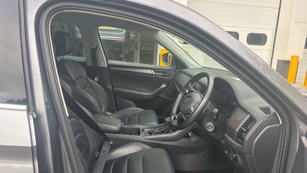 Skoda Kodiaq 1.5 TSI SE L Executive 5dr DSG [7 Seat] Petrol Estate - Image 15