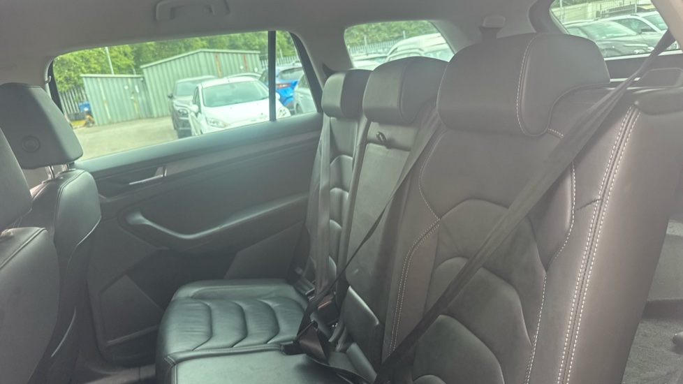 Skoda Kodiaq 1.5 TSI SE L Executive 5dr DSG [7 Seat] Petrol Estate - Image 16