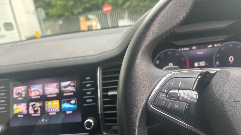 Skoda Kodiaq 1.5 TSI SE L Executive 5dr DSG [7 Seat] Petrol Estate - Image 17