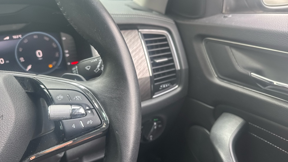 Skoda Kodiaq 1.5 TSI SE L Executive 5dr DSG [7 Seat] Petrol Estate - Image 18
