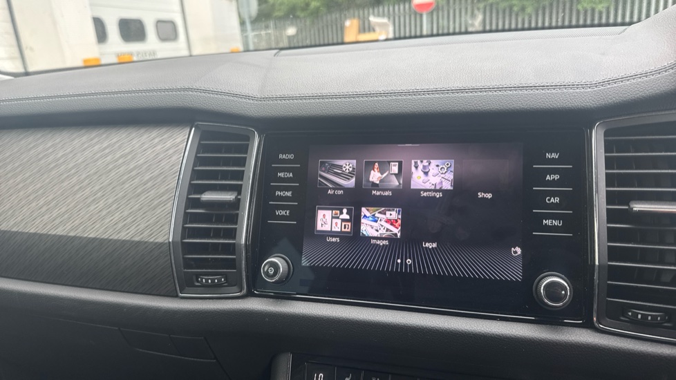 Skoda Kodiaq 1.5 TSI SE L Executive 5dr DSG [7 Seat] Petrol Estate - Image 25
