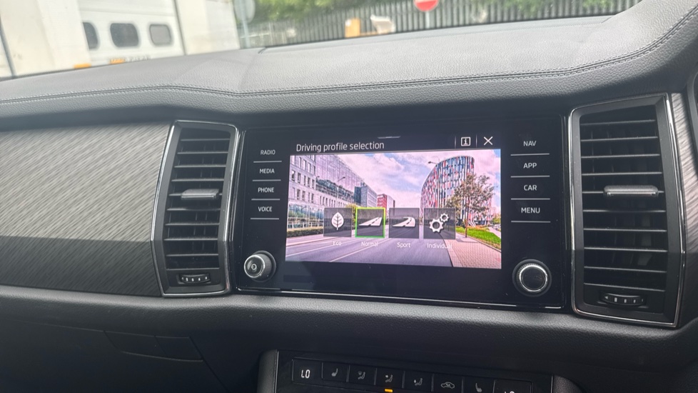 Skoda Kodiaq 1.5 TSI SE L Executive 5dr DSG [7 Seat] Petrol Estate - Image 31