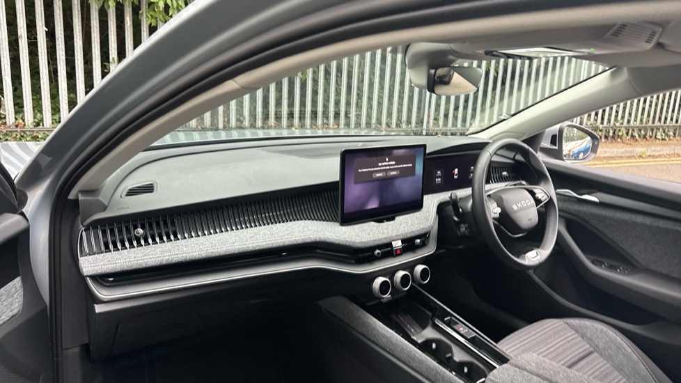 Skoda Superb 1.5 TSI e-TEC SE Technology 5dr DSG Petrol Hatchback - Image 2