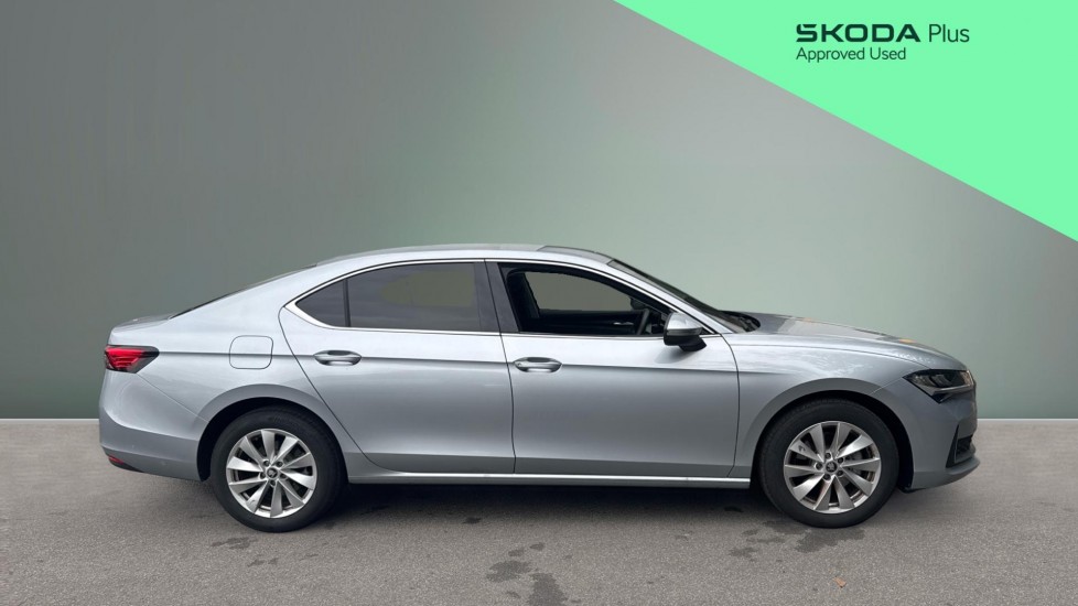 Skoda Superb 1.5 TSI e-TEC SE Technology 5dr DSG Petrol Hatchback - Image 4