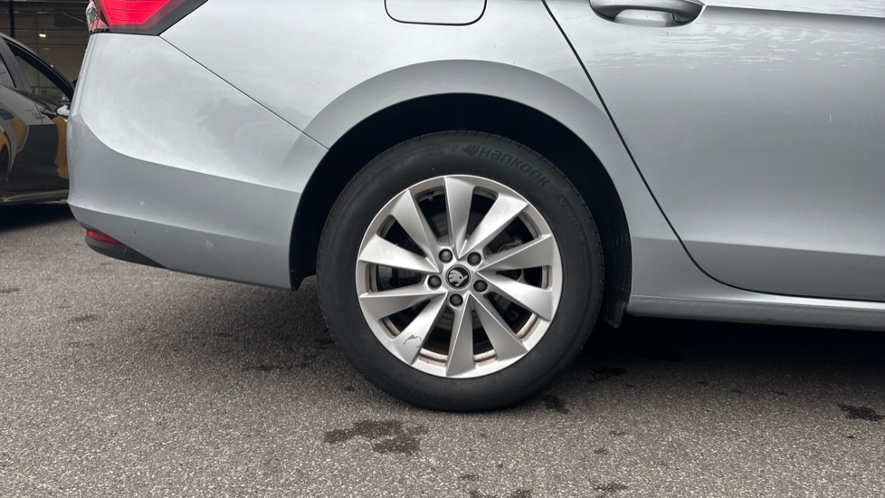 Skoda Superb 1.5 TSI e-TEC SE Technology 5dr DSG Petrol Hatchback - Image 5