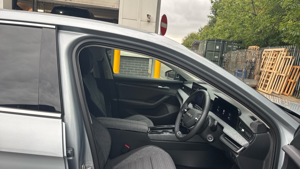 Skoda Superb 1.5 TSI e-TEC SE Technology 5dr DSG Petrol Hatchback - Image 15