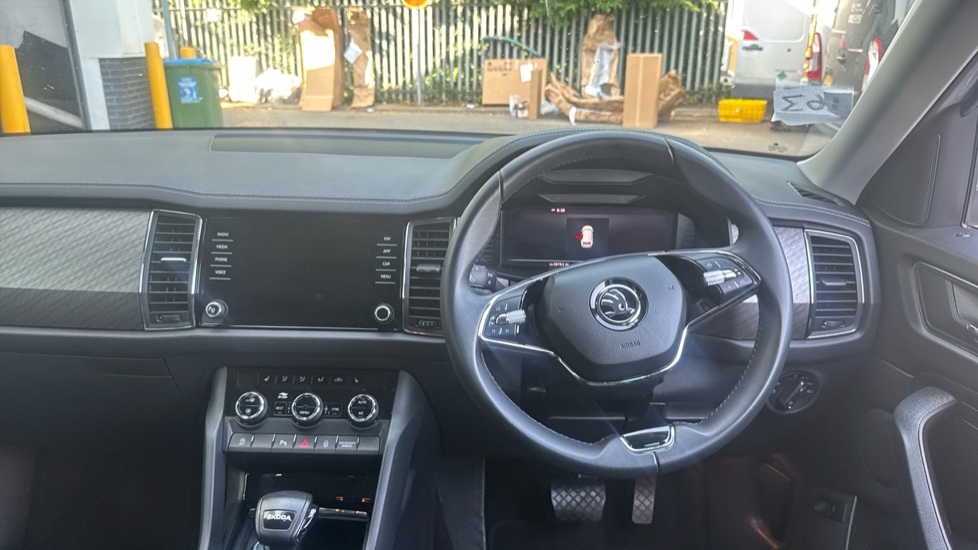 Skoda Kodiaq 1.5 TSI SE L Executive 5dr DSG [7 Seat] Petrol Estate - Image 10