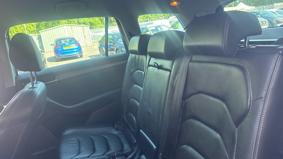Skoda Kodiaq 1.5 TSI SE L Executive 5dr DSG [7 Seat] Petrol Estate - Image 16