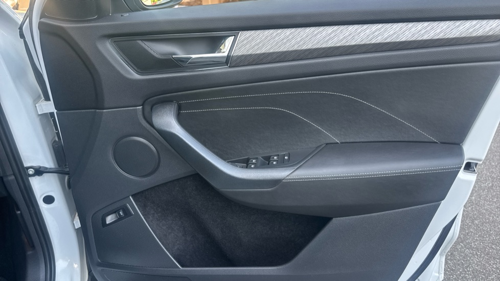 Skoda Kodiaq 1.5 TSI SE L Executive 5dr DSG [7 Seat] Petrol Estate - Image 19