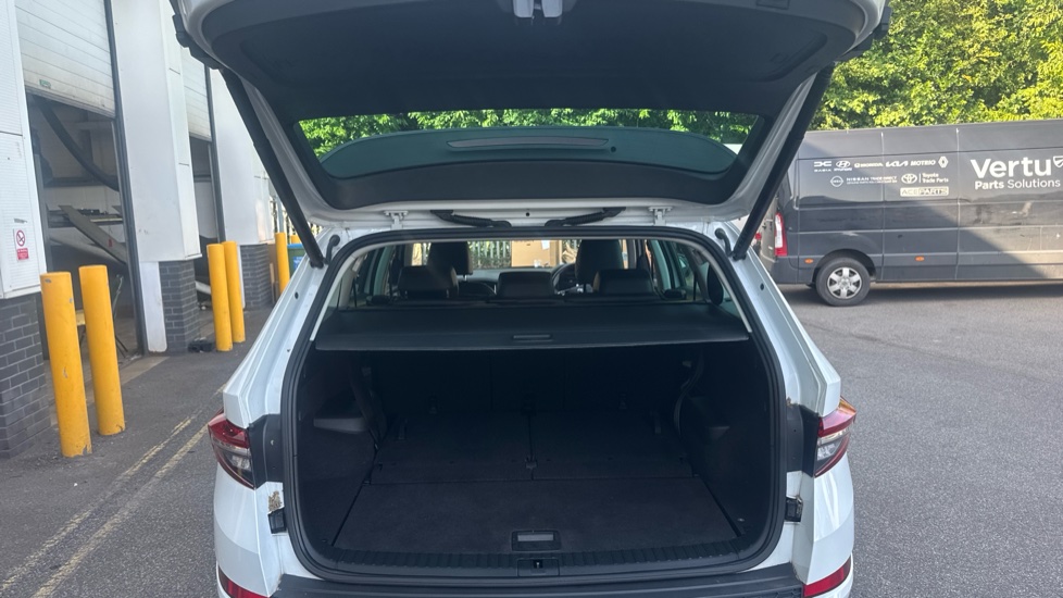 Skoda Kodiaq 1.5 TSI SE L Executive 5dr DSG [7 Seat] Petrol Estate - Image 20