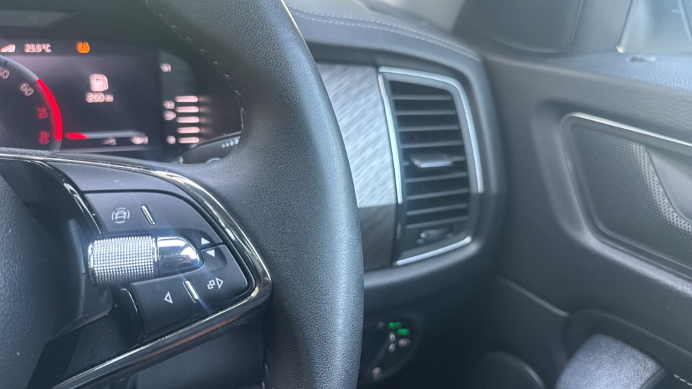 Skoda Kodiaq 1.5 TSI SE L Executive 5dr DSG [7 Seat] Petrol Estate - Image 22