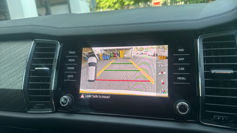 Skoda Kodiaq 1.5 TSI SE L Executive 5dr DSG [7 Seat] Petrol Estate - Image 25