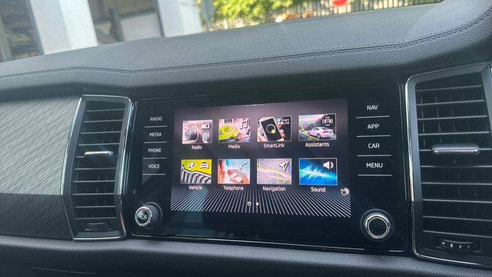 Skoda Kodiaq 1.5 TSI SE L Executive 5dr DSG [7 Seat] Petrol Estate - Image 26