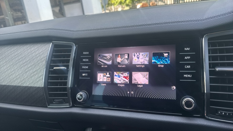 Skoda Kodiaq 1.5 TSI SE L Executive 5dr DSG [7 Seat] Petrol Estate - Image 27