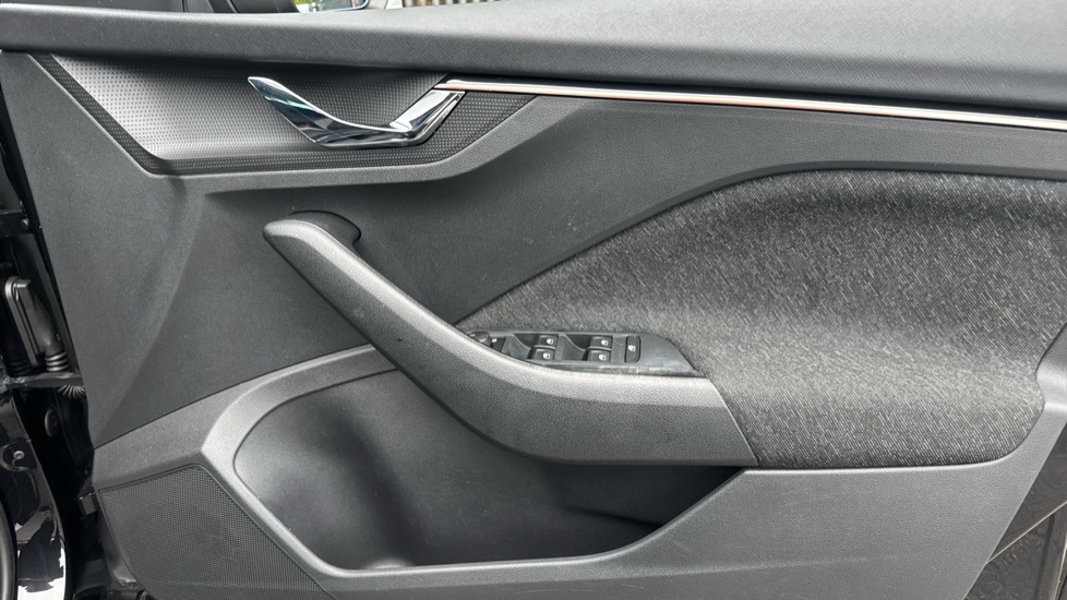Skoda Kamiq 1.5 TSI SE L Executive 5dr DSG Petrol Hatchback - Image 19