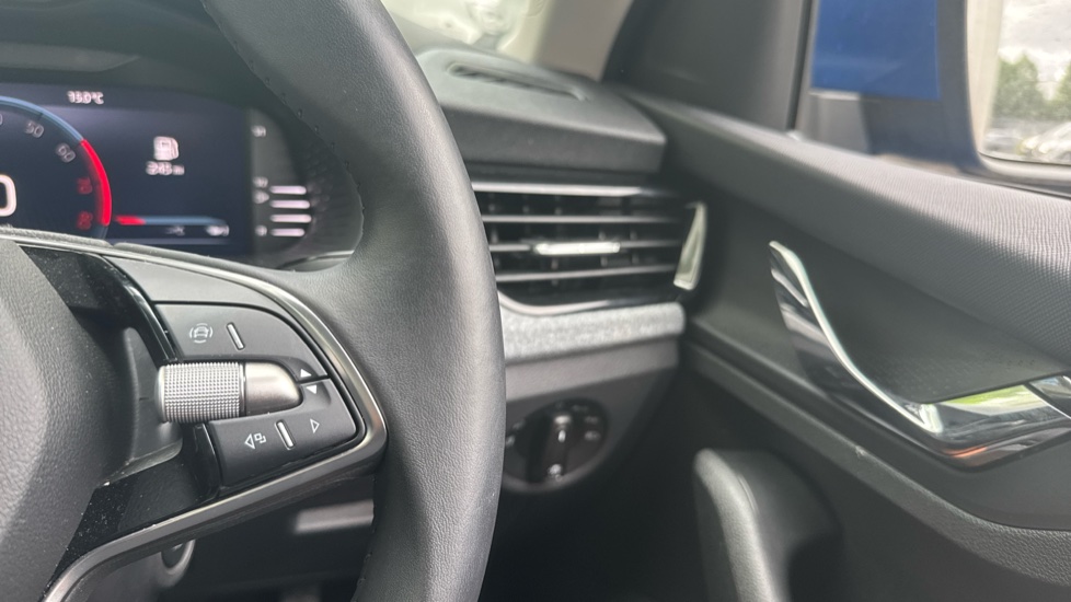 Skoda Scala 1.0 TSI 95 SE Edition 5dr Petrol Hatchback - Image 22