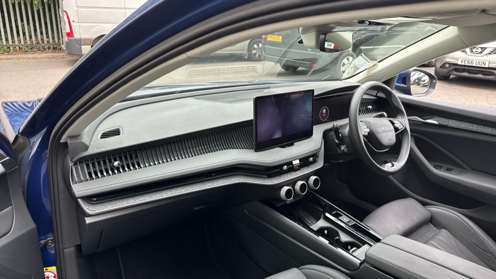 Skoda Superb 1.5 TSI e-TEC SE L 5dr DSG Petrol Hatchback - Image 2