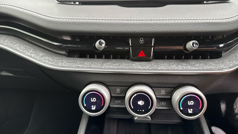Skoda Superb 1.5 TSI e-TEC SE L 5dr DSG Petrol Hatchback - Image 13