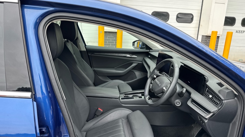 Skoda Superb 1.5 TSI e-TEC SE L 5dr DSG Petrol Hatchback - Image 15
