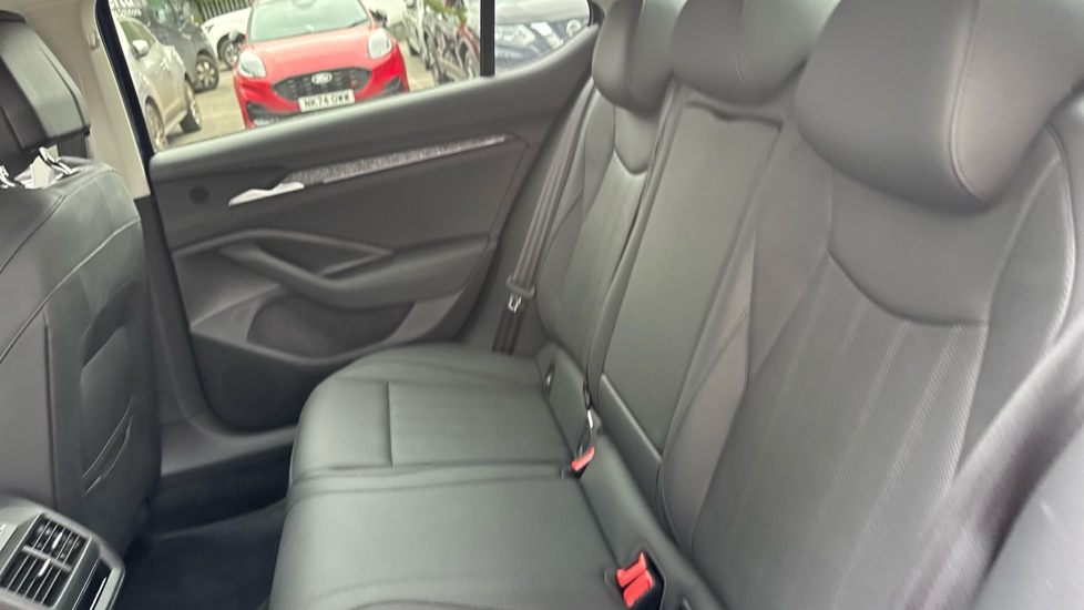 Skoda Superb 1.5 TSI e-TEC SE L 5dr DSG Petrol Hatchback - Image 16