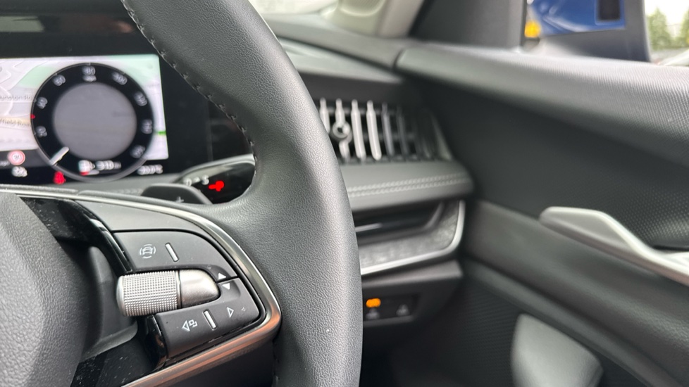 Skoda Superb 1.5 TSI e-TEC SE L 5dr DSG Petrol Hatchback - Image 18