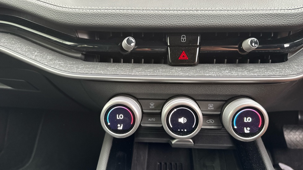 Skoda Superb 1.5 TSI e-TEC SE L 5dr DSG Petrol Hatchback - Image 24