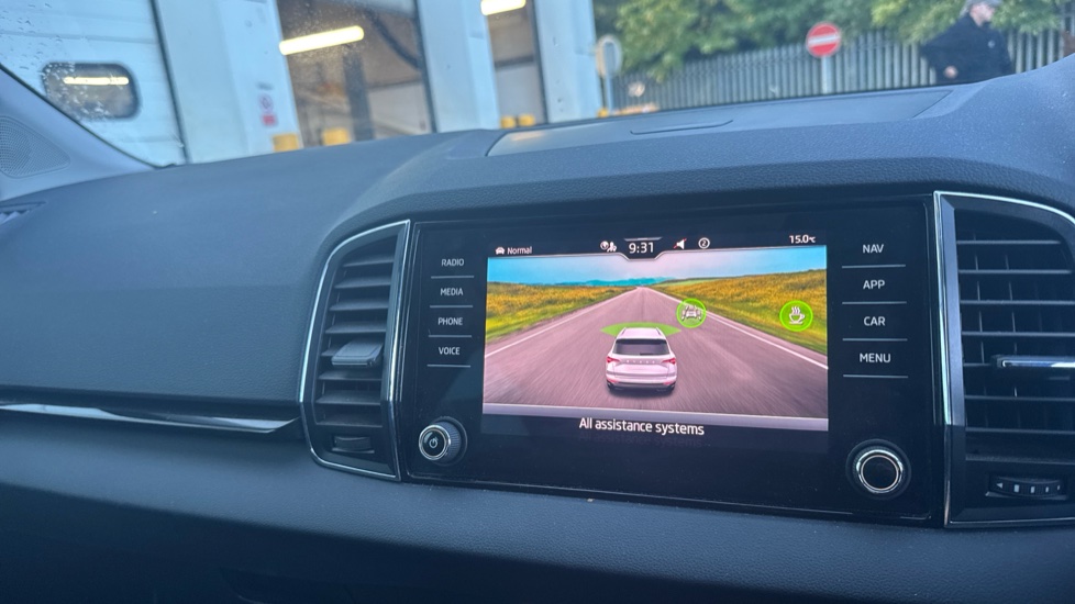 Skoda Karoq 1.5 TSI SE L 5dr Petrol Estate - Image 27