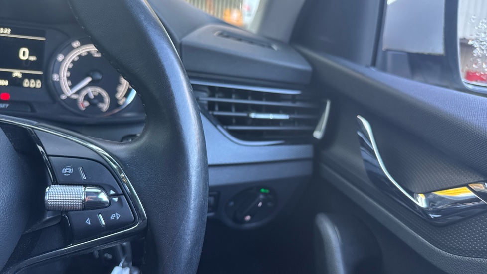 Skoda Kamiq 1.0 TSI 95 SE 5dr Petrol Hatchback - Image 18