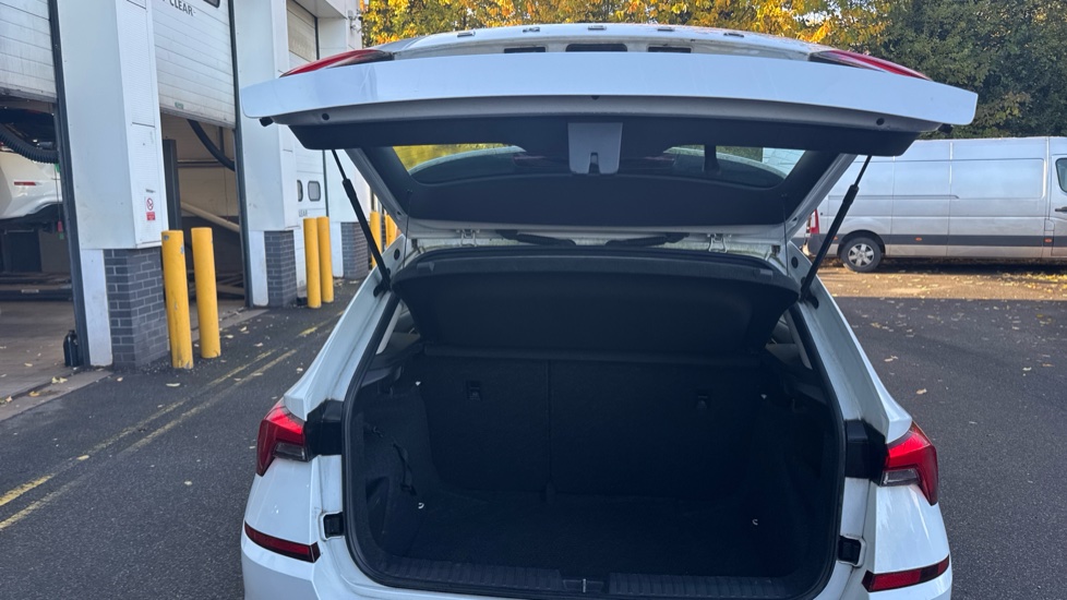 Skoda Kamiq 1.0 TSI 95 SE 5dr Petrol Hatchback - Image 20