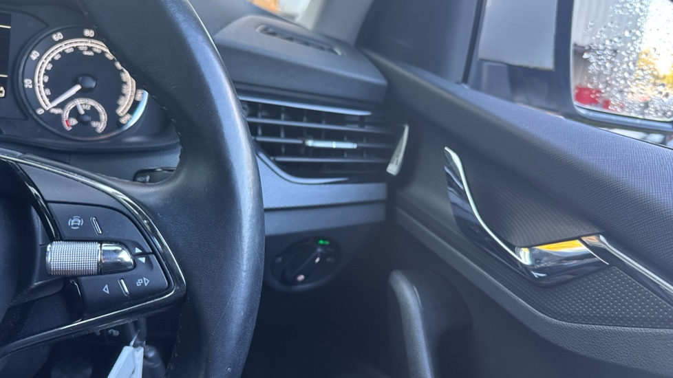 Skoda Kamiq 1.0 TSI 95 SE 5dr Petrol Hatchback - Image 22