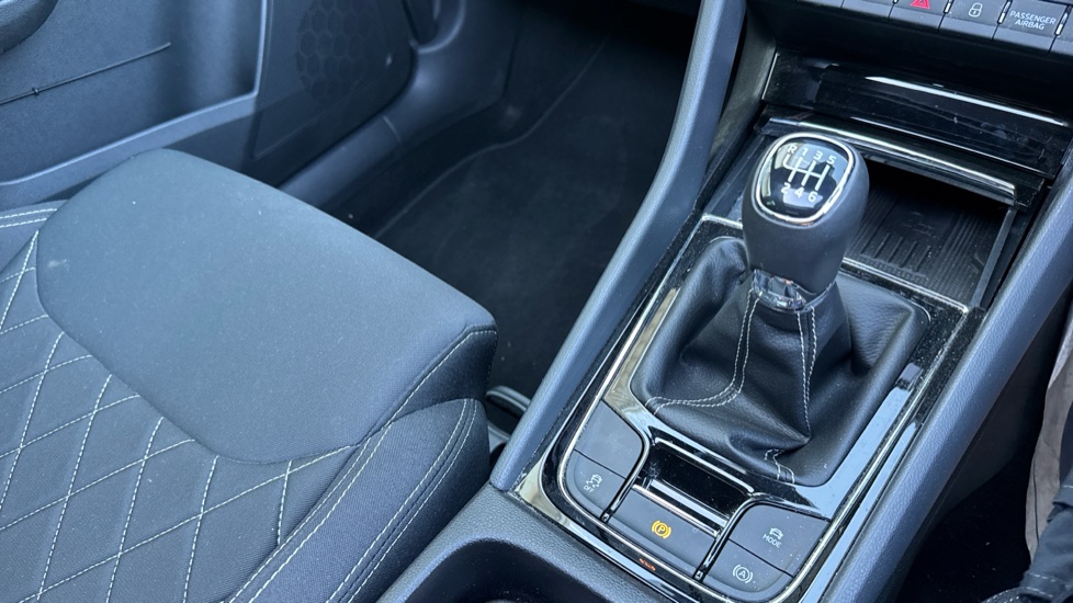 Skoda Karoq 1.5 TSI Sportline Edition 5dr Petrol Estate - Image 14