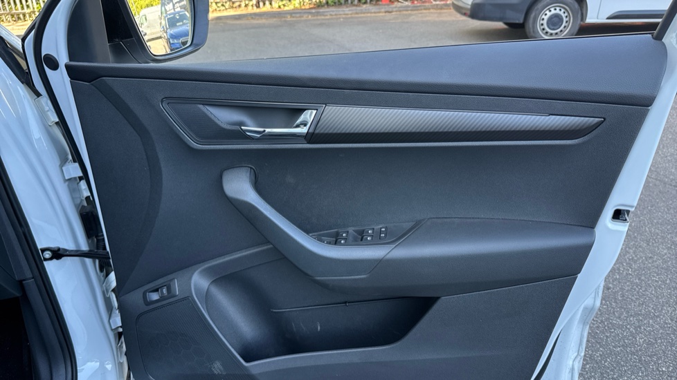 Skoda Karoq 1.5 TSI Sportline Edition 5dr Petrol Estate - Image 19