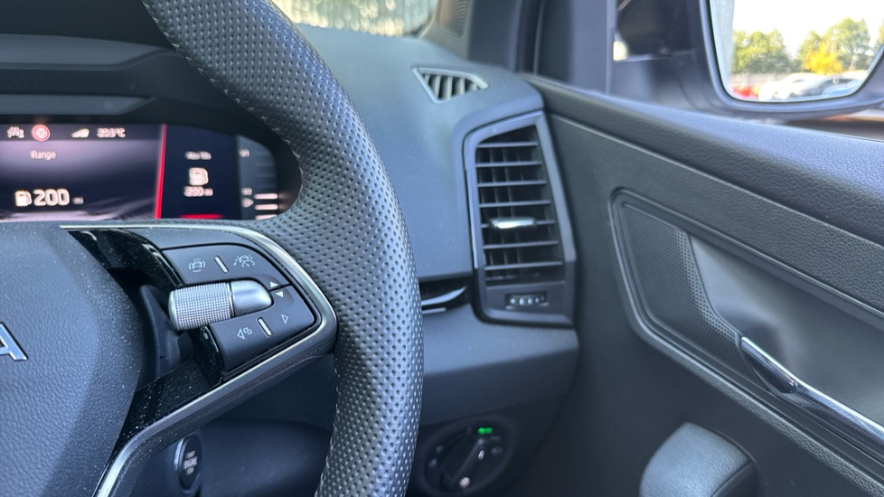 Skoda Karoq 1.5 TSI Sportline Edition 5dr Petrol Estate - Image 23
