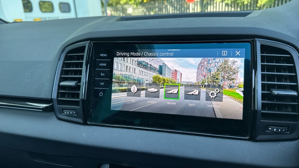 Skoda Karoq 1.5 TSI Sportline Edition 5dr Petrol Estate - Image 25