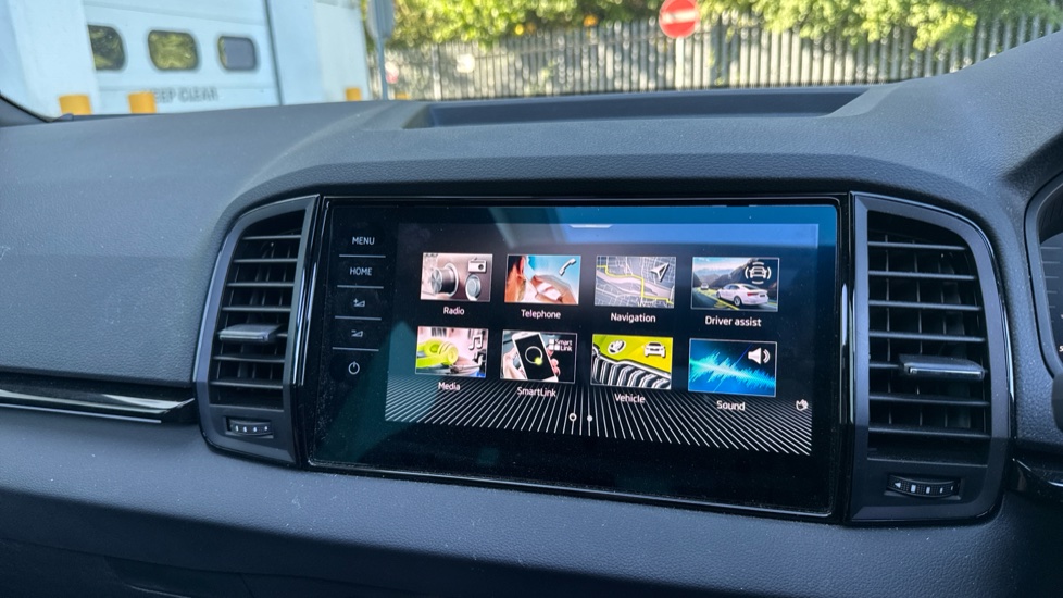 Skoda Karoq 1.5 TSI Sportline Edition 5dr Petrol Estate - Image 27