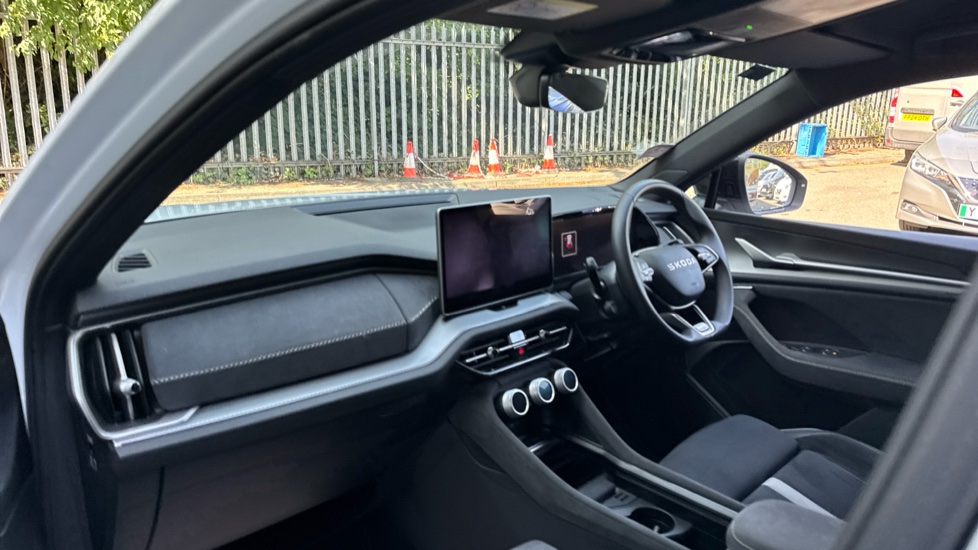 Skoda Kodiaq 1.5 TSI e-TEC SportLine 5dr DSG [7 Seat] Petrol Estate - Image 2