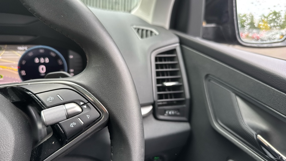 Skoda Karoq 1.5 TSI SE Edition 5dr DSG Petrol Estate - Image 18