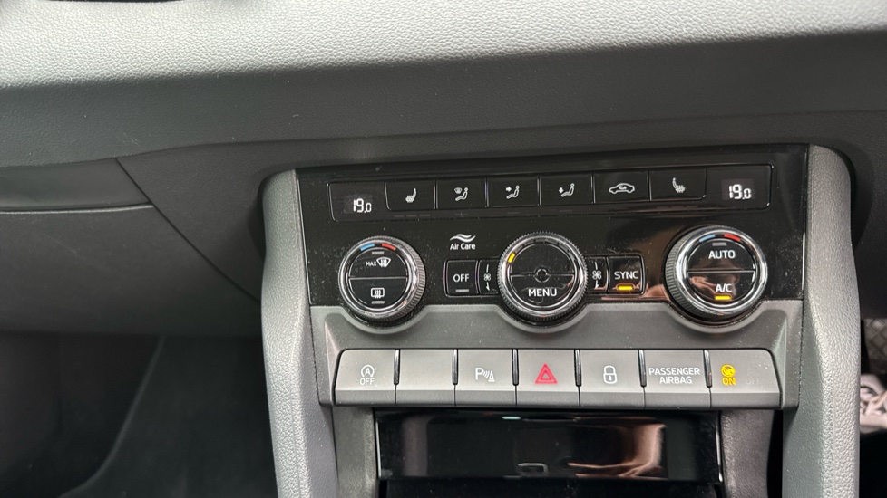 Skoda Karoq 1.5 TSI SE Edition 5dr DSG Petrol Estate - Image 23