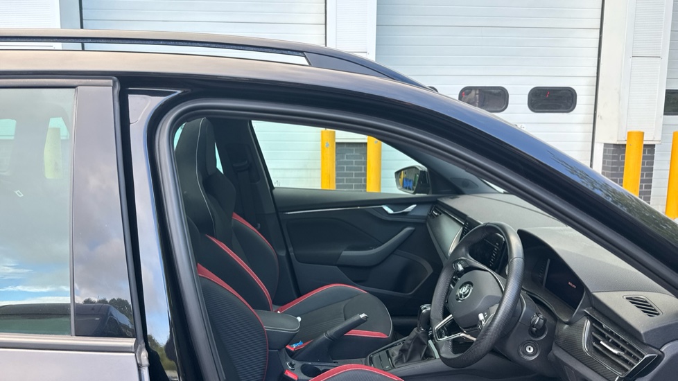 Skoda Kamiq 1.5 TSI Monte Carlo 5dr DSG Petrol Hatchback - Image 15