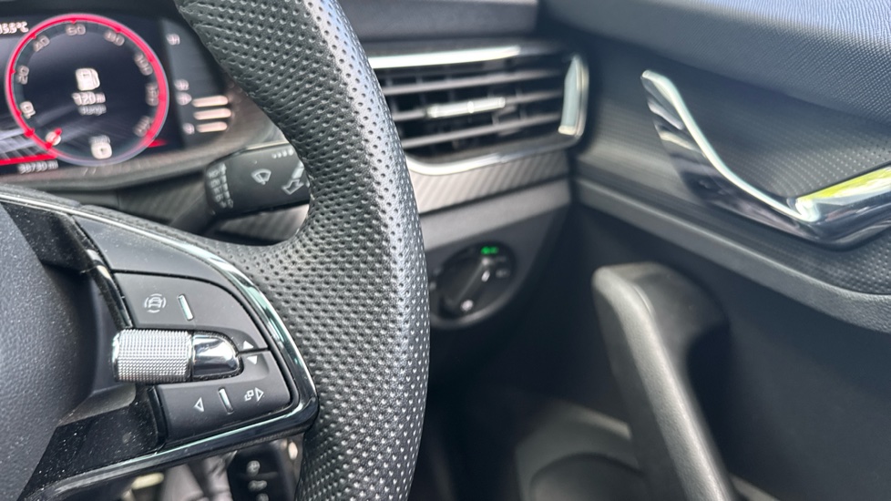 Skoda Kamiq 1.5 TSI Monte Carlo 5dr DSG Petrol Hatchback - Image 18