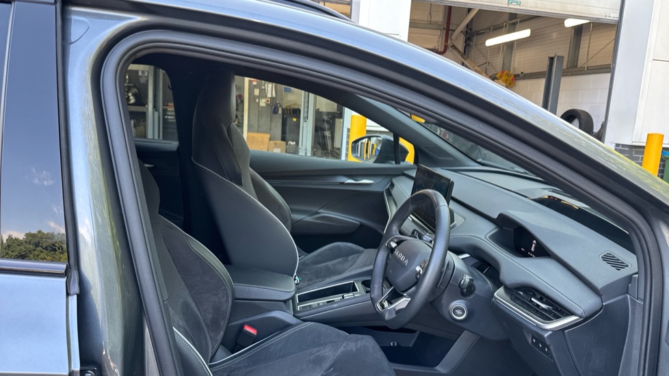 Skoda Enyaq 210kW 85x Sportline 82kWh 4x4 5dr Auto Electric Estate - Image 15