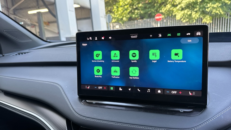 Skoda Enyaq 210kW 85x Sportline 82kWh 4x4 5dr Auto Electric Estate - Image 29
