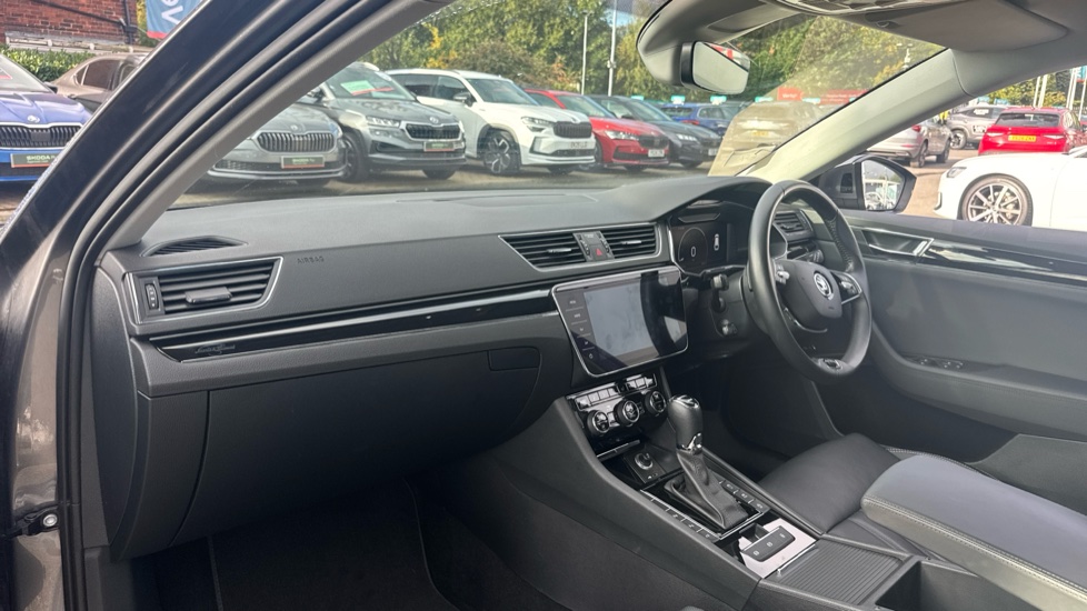 Skoda Superb 2.0 TSI 280 Laurin + Klement 4x4 5dr DSG Petrol Estate - Image 2
